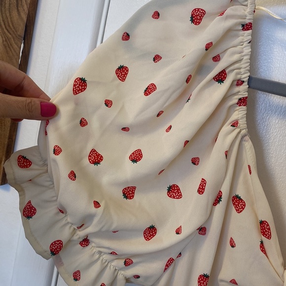 No Frills. 2X strawberry summer top. Never worn; brand new. - Picture 4 of 6